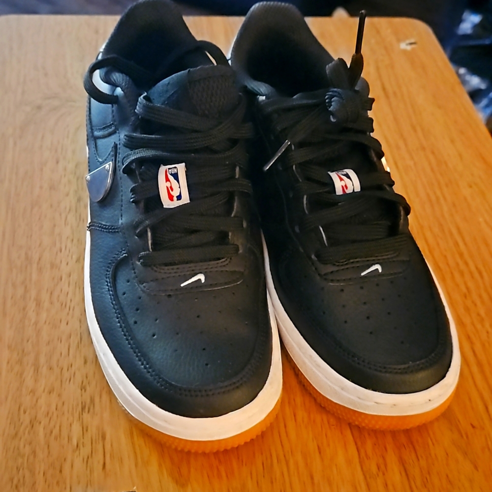 Nike AirForce 1 LV8 1 NBA